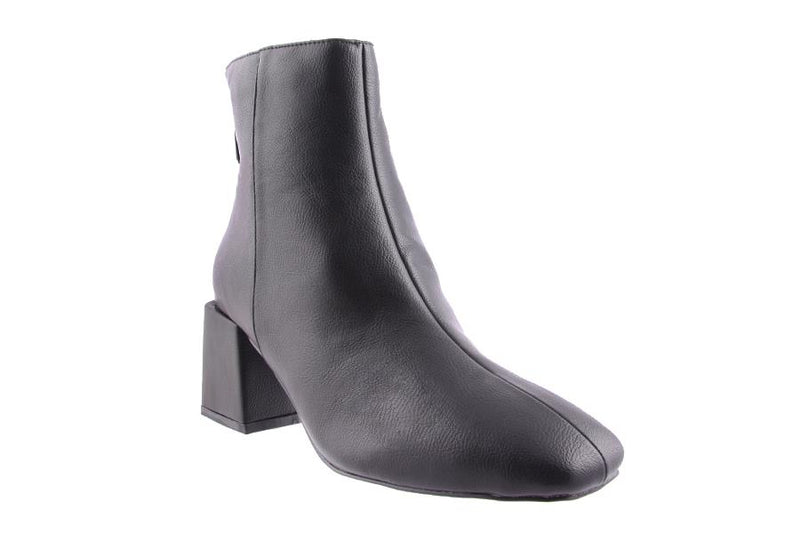 womans heel boot