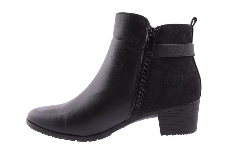 womans boot heel